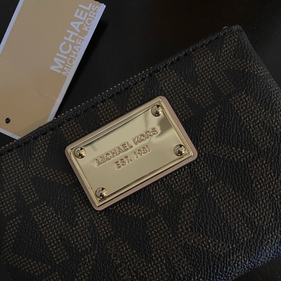 🆕Michael Kors Logo Wristlet - Picture 3 of 3